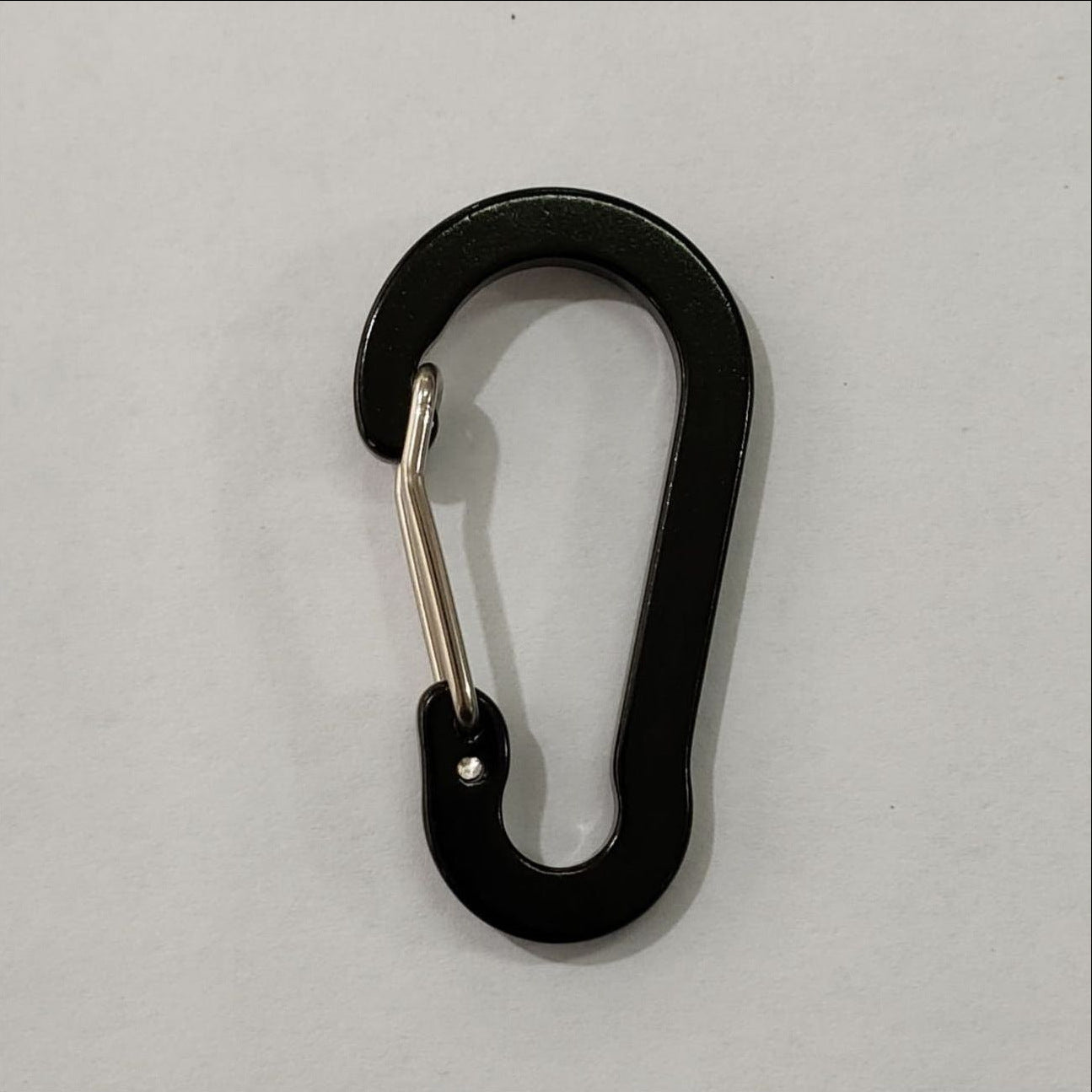 Adventure-Ready Alloy Carabiner Clips - Ultra-Light