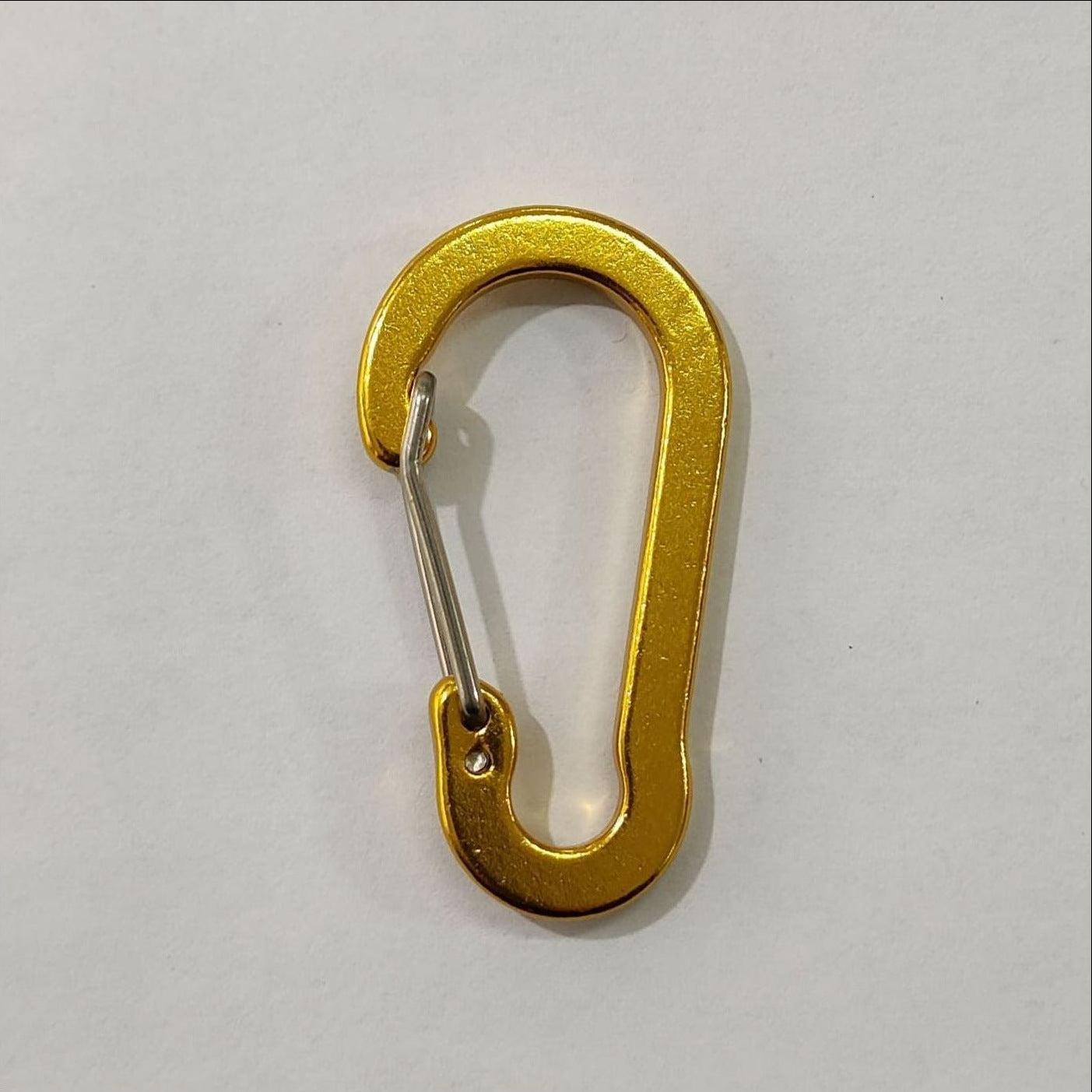 Adventure-Ready Alloy Carabiner Clips - Ultra-Light