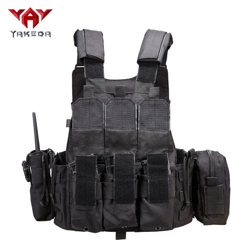 Unleash Adventure Vest: Durable & Dynamic